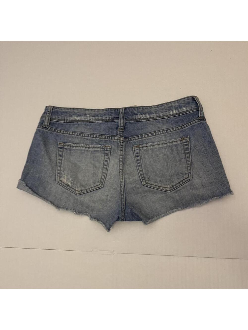 Light wash low rise mini denim shorts - Picture 5 of 8